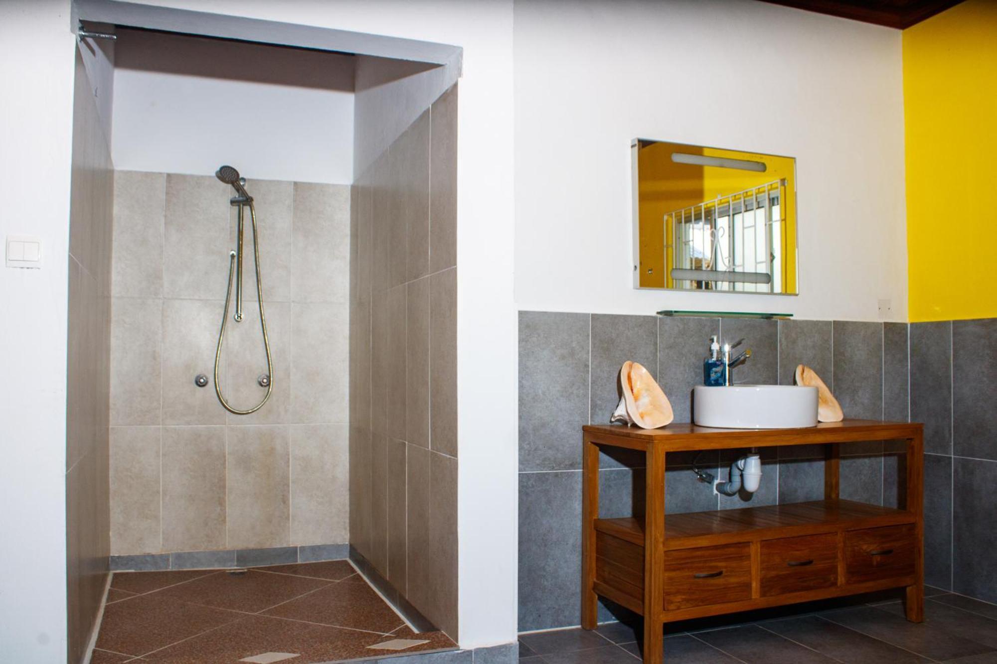 Nid'Aigle Lodge Baie Sainte Anne Luaran gambar