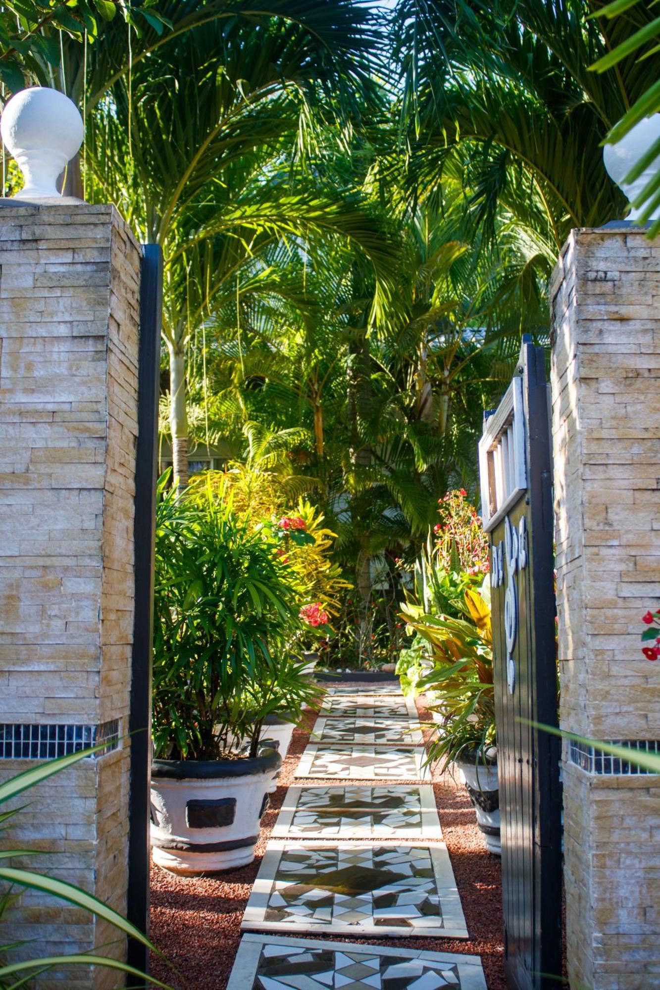 Nid'Aigle Lodge Baie Sainte Anne Luaran gambar