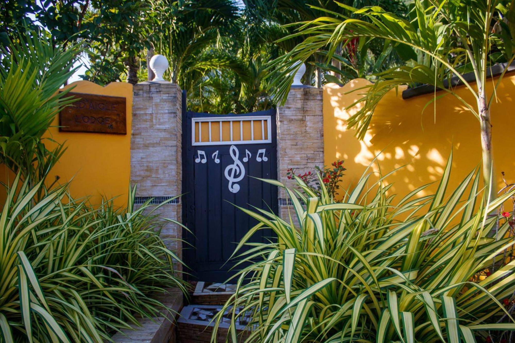 Nid'Aigle Lodge Baie Sainte Anne Luaran gambar