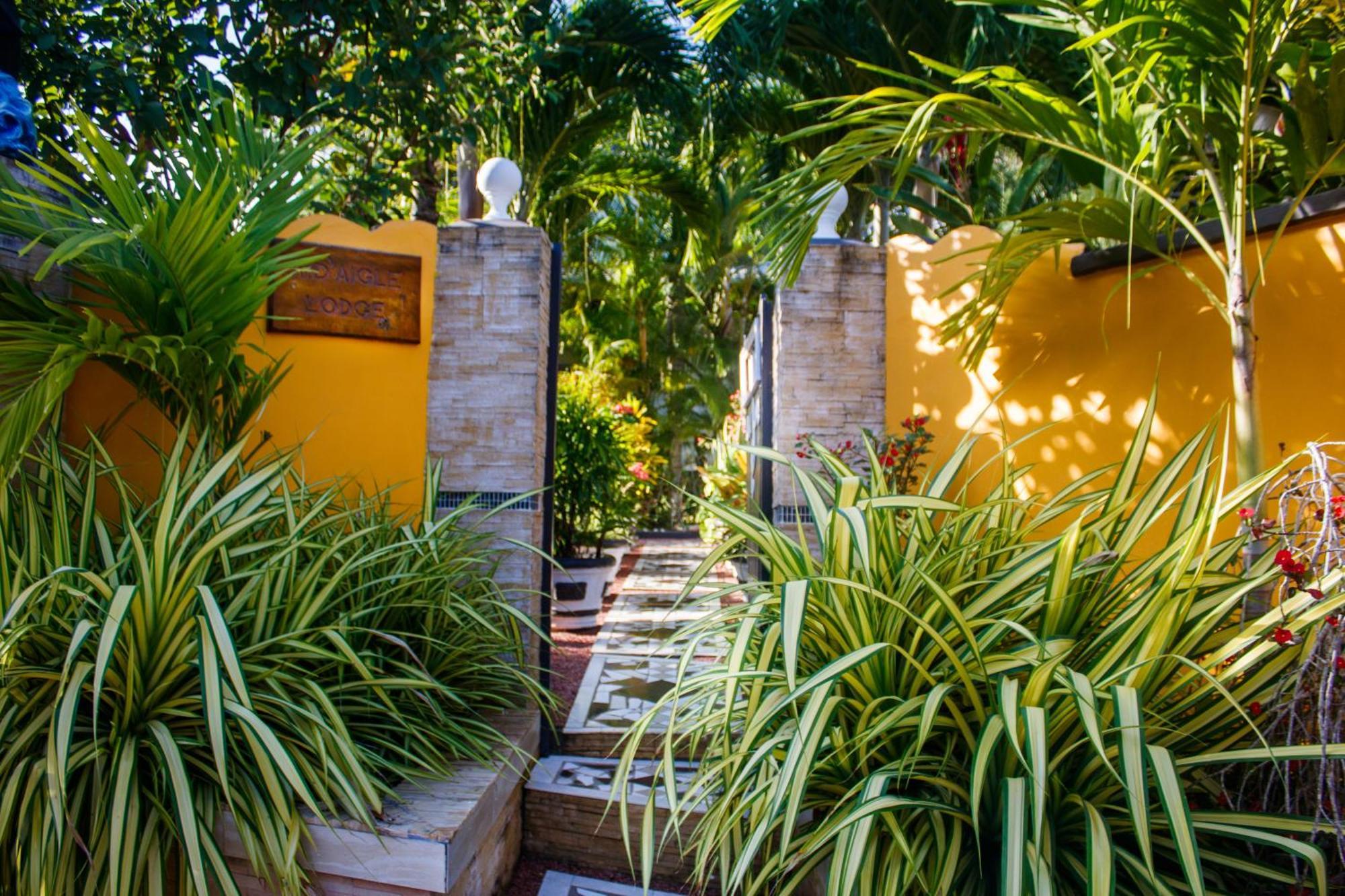 Nid'Aigle Lodge Baie Sainte Anne Luaran gambar
